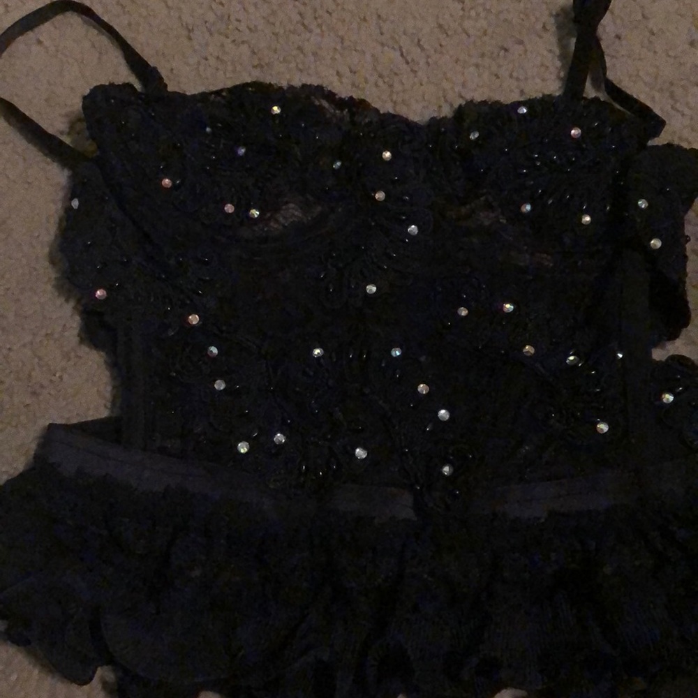 Lingerie - Picture 2 of 5